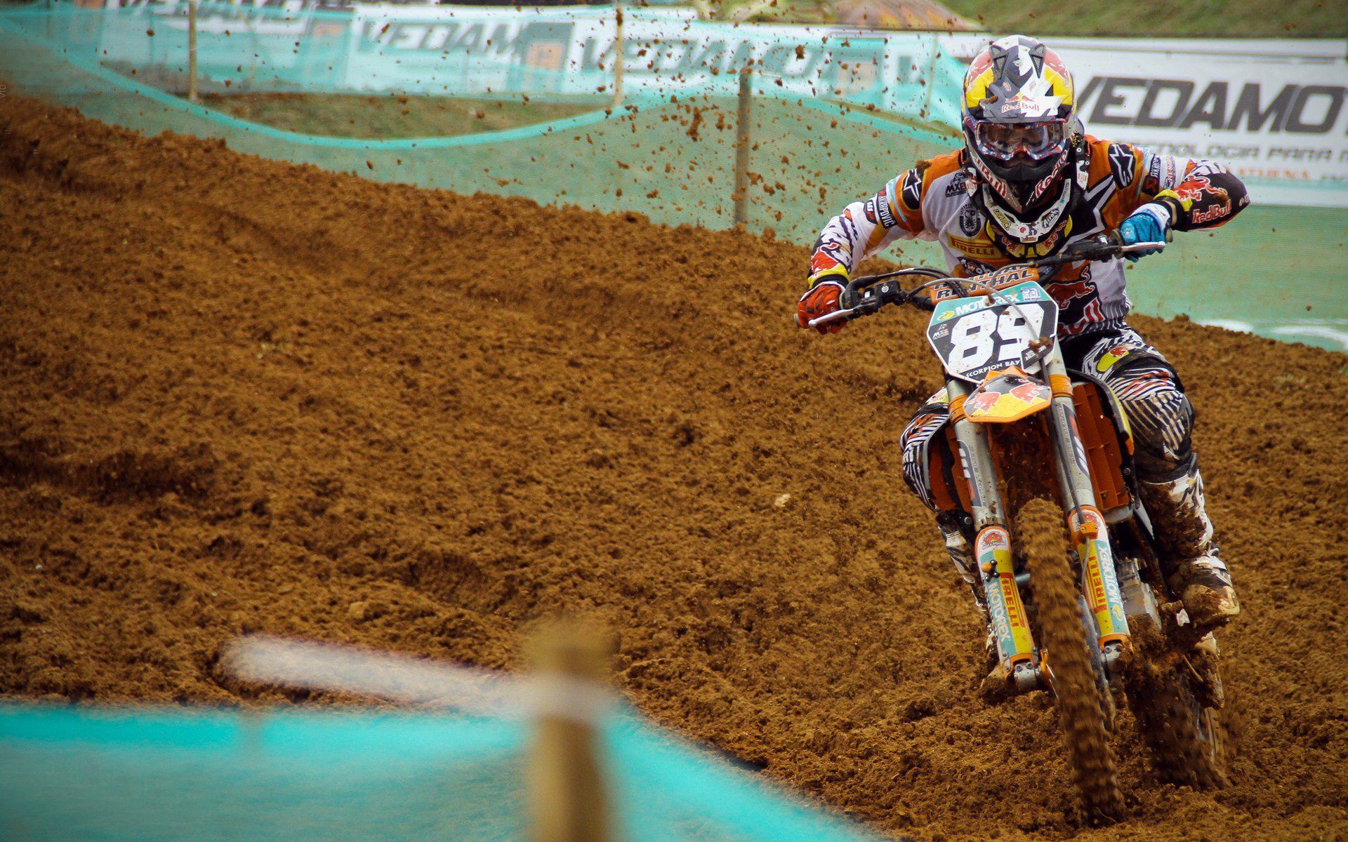 F1新赛季揭幕战之夜，李刚仁末节接管比赛，速度交响曲中的亚洲变奏