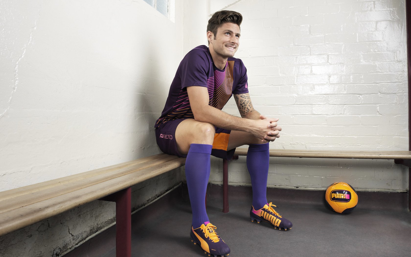 英超争冠之夜，詹姆斯在焦点战证明自己，从玻璃人到钢铁之躯的救赎之路